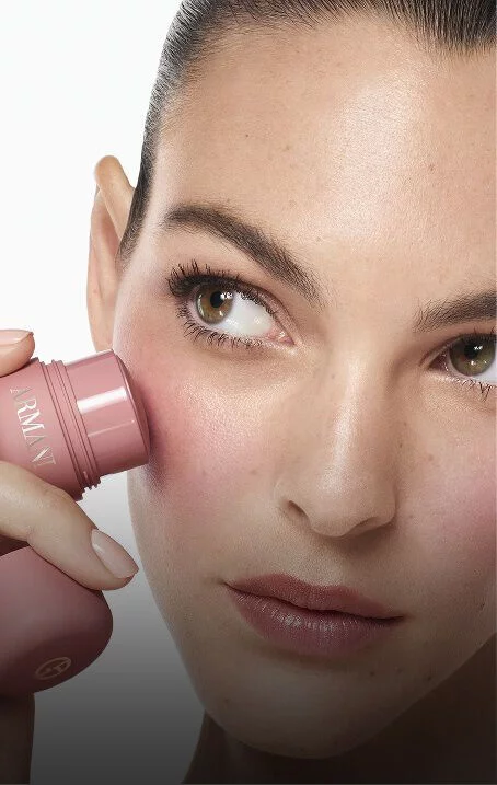 Vittoria applying pink Armani Beauty Dolci Blush on her cheek for a natural finish.