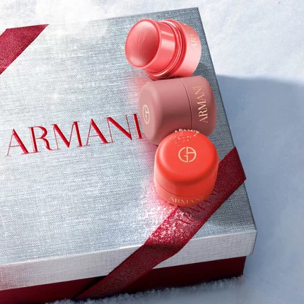 Armani beauty Dolci make-up coffret in silver and red tones on snow for the holiday season.