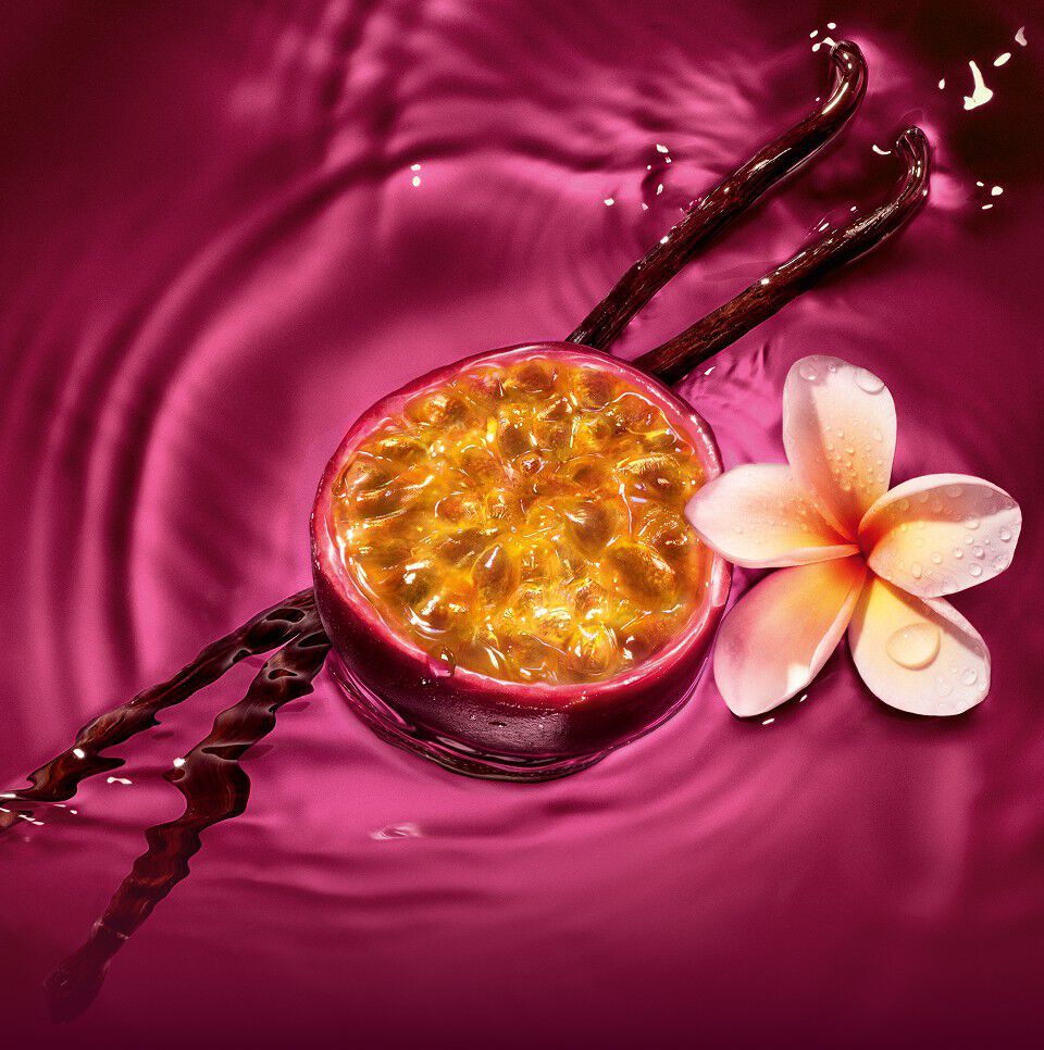 Maracuja, vanilla beans, and frangipani flower floating in the radiant ruby liquid of the ARMANI POWER OF YOU perfume.