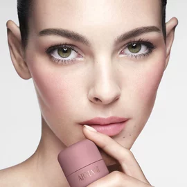 Vittoria applying ARMANI Beauty  DOLCI BLUSH pink cheek tint to the cheeks