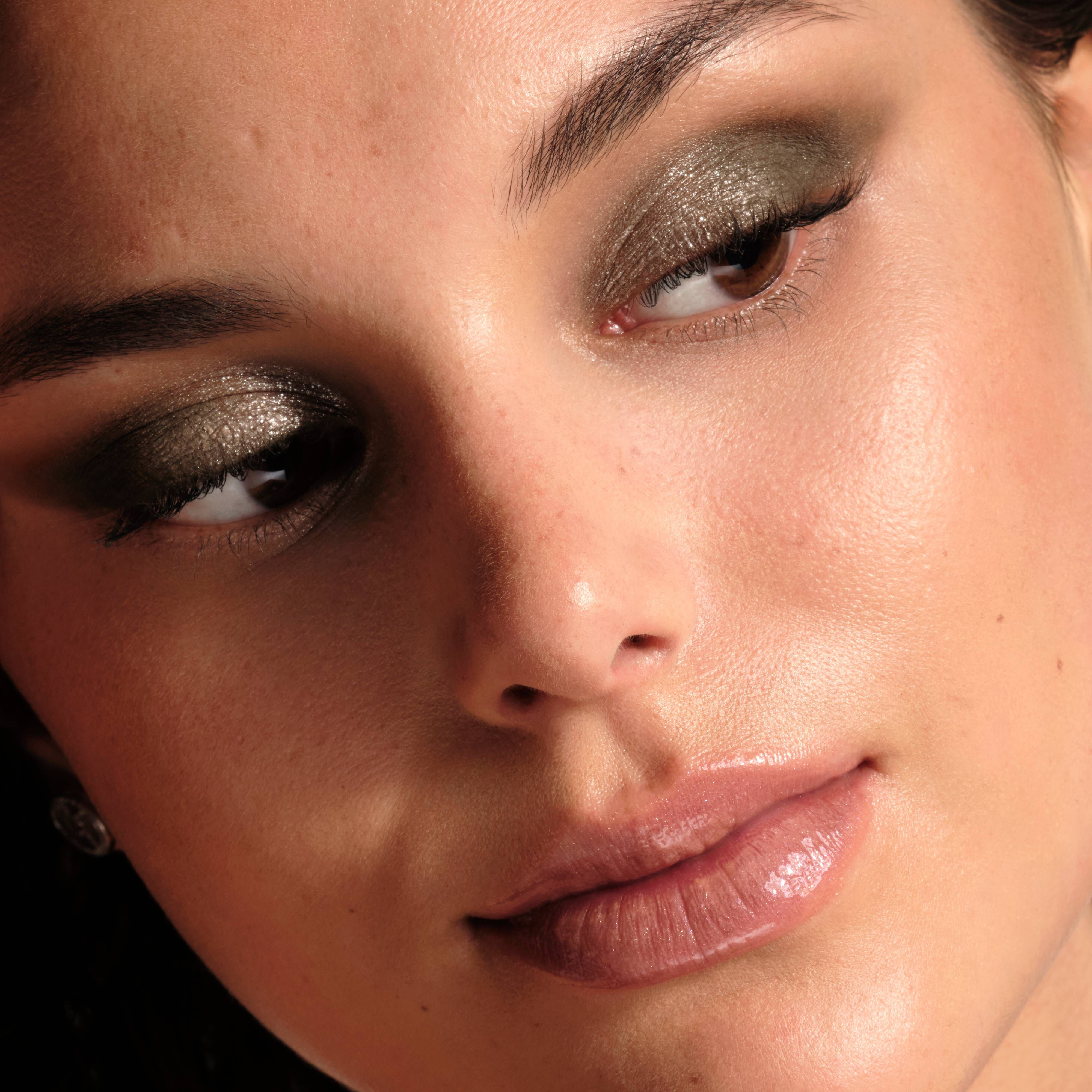 Eye Tint long-lasting liquid eyeshadow