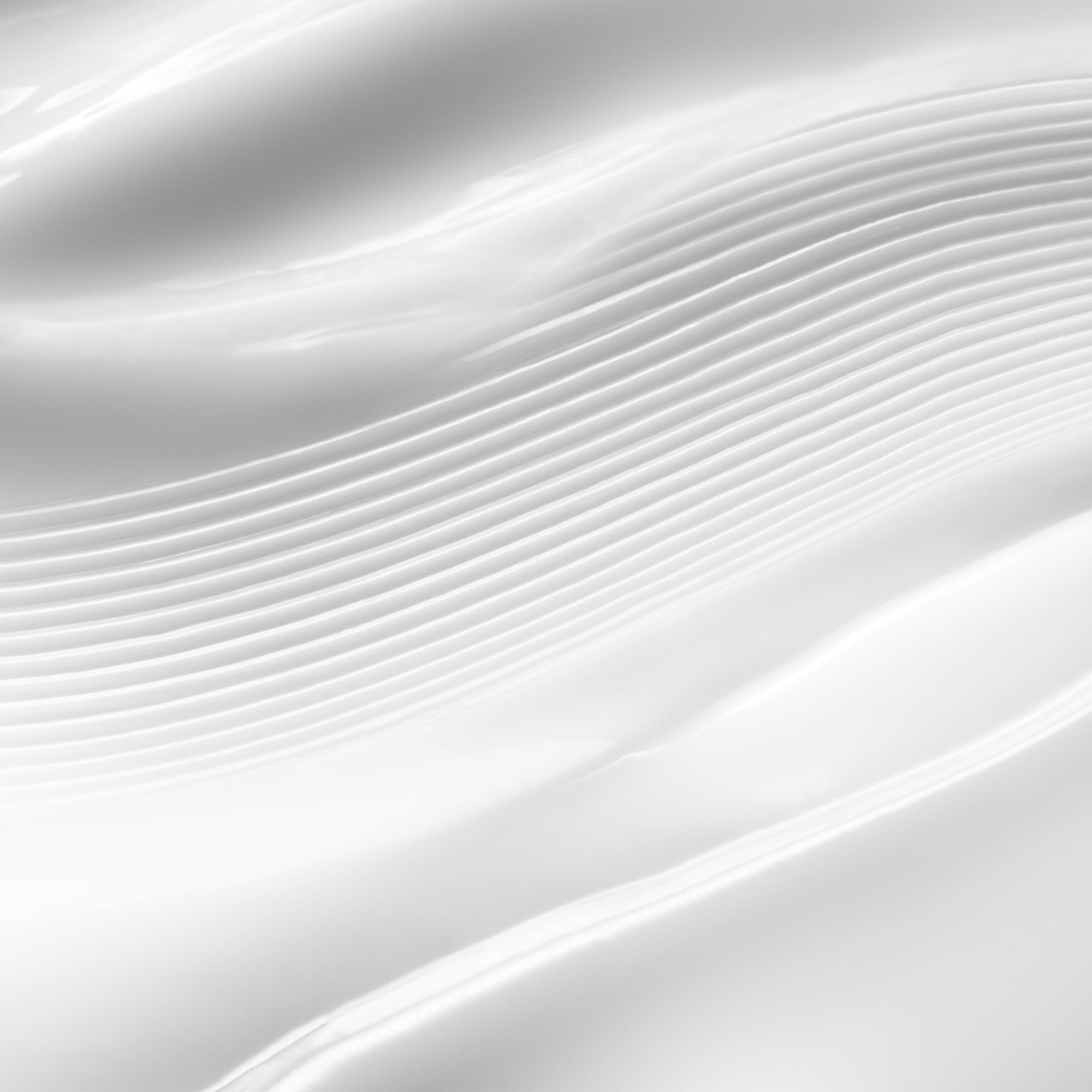 Close-up of textured white CREMA NERA Sheer Cream.